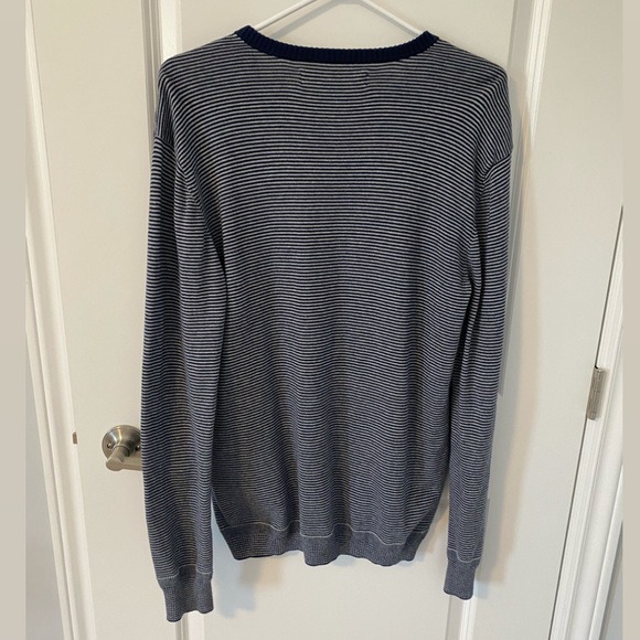 Levi’s Men’s V Neck Sweater - Picture 2 of 4
